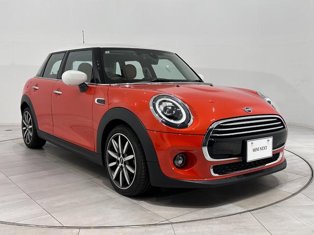 ＭＩＮＩ クーパー　ナビタッチスクリーン／ＥＴＣ／ＳＯＳコール／液晶メーター／マルチファンクションステアリング／ＬＥＤヘッドライト／ＬＥＤリアコンビランプユニオンジャックデザイン／１５インチホイール（6枚目）