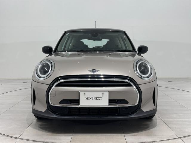 ＭＩＮＩ クーパー　プレミアムプラスパッケージクラシックトリム　全国２年保証／ＣａｒＰｌａｙ／ＥＴＣ／ＳＯＳコール／マルチファンクションステアリング／ＭＩＮＩドライビングモード／コンフォートアクセス／ＬＥＤヘッドライト／ＬＥＤリアコンビランプ）／１６インチホイール（6枚目）