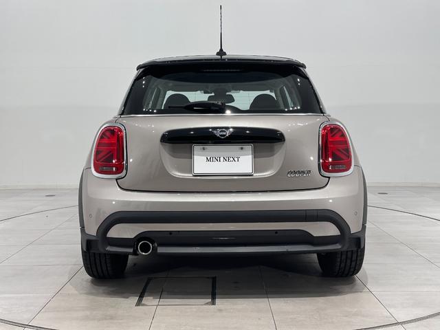 ＭＩＮＩ クーパー　プレミアムプラスパッケージクラシックトリム　全国２年保証／ＣａｒＰｌａｙ／ＥＴＣ／ＳＯＳコール／マルチファンクションステアリング／ＭＩＮＩドライビングモード／コンフォートアクセス／ＬＥＤヘッドライト／ＬＥＤリアコンビランプ）／１６インチホイール（10枚目）