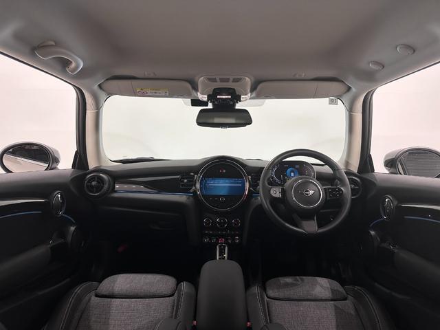 ＭＩＮＩ クーパー　プレミアムプラスパッケージクラシックトリム　全国２年保証／ＣａｒＰｌａｙ／ＥＴＣ／ＳＯＳコール／マルチファンクションステアリング／ＭＩＮＩドライビングモード／コンフォートアクセス／ＬＥＤヘッドライト／ＬＥＤリアコンビランプ）／１６インチホイール（39枚目）