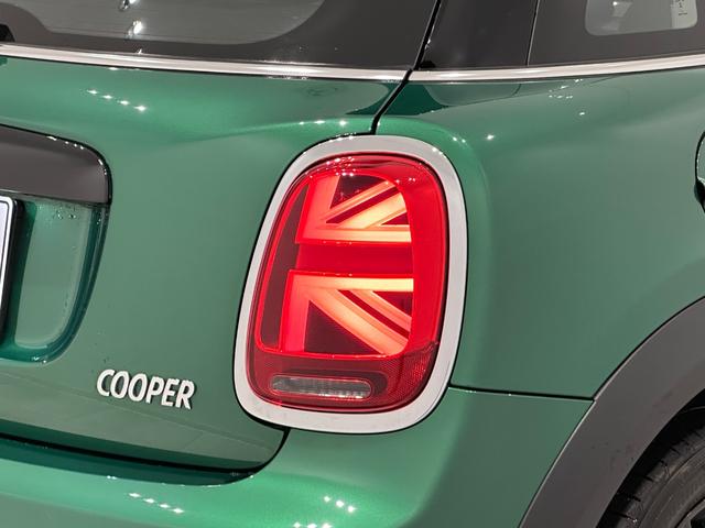 ＭＩＮＩ クーパー　プレミアムプラスパッケージクラシックトリム　全国２年保証／ＣａｒＰｌａ／ＥＴＣ／ＳＯＳコール車線逸脱警告／バックカメラ／コンフォートアクセス／ＬＥＤヘッドライト／ＬＥＤリアコンビランプ（ユニオンジャックデザイン）／１６インチホイール（18枚目）