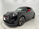 ＭＩＮＩ ジョンクーパーワークス　ジョンクーパーワークストリム　認定中古車・２年保証・ワンオーナー・ＡｐｐｌｅＣａｒＰｌａｙ・被害軽減ブレーキ・バックカメラ・障害物センサー・ＥＴＣ・シートヒーター・ヘッドアップディスプレイ・ＳＯＳコール・純正１８インチＡＷ（2枚目）