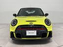 ＭＩＮＩ ＪＣＷ　プレミアムプラスパッケージ　ＪＣＷトリム　認定中古車・２年保証・ワンオーナー・純正ナビ・ＡｐｐｌｅＣａｒＰｌａｙ・被害軽減ブレーキ・ＡＣＣ・バックカメラ・障害物センサー・ＥＴＣ・ＳＯＳコール・純正１８インチＡＷ・ルーフラッピング・社外品装着（6枚目）