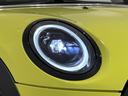 ＪＣＷ　プレミアムプラスパッケージ　ＪＣＷトリム　認定中古車・２年保証・ワンオーナー・純正ナビ・ＡｐｐｌｅＣａｒＰｌａｙ・被害軽減ブレーキ・ＡＣＣ・バックカメラ・障害物センサー・ＥＴＣ・ＳＯＳコール・純正１８インチＡＷ・ルーフラッピング・社外品装着（13枚目）
