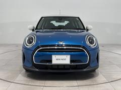 認定中古車保証２年（距離無制限）が付帯されております。更に延長プランもご用意しております。詳細はスタッフまでお気軽にお問い合わせください。 3