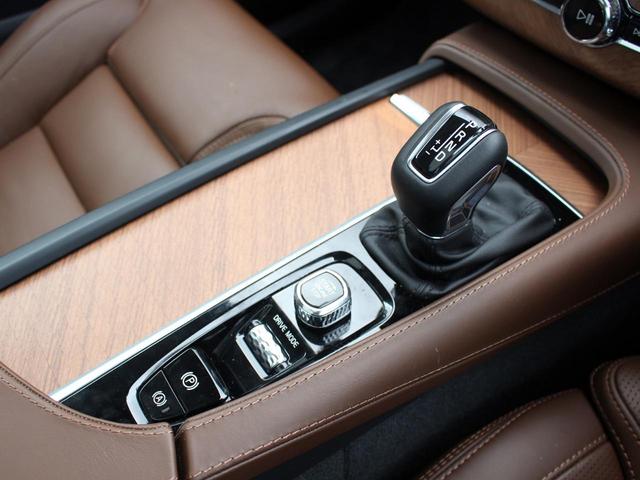 D5 AWD インスクリプション パノラマルーフ 茶レザー(15枚目)
