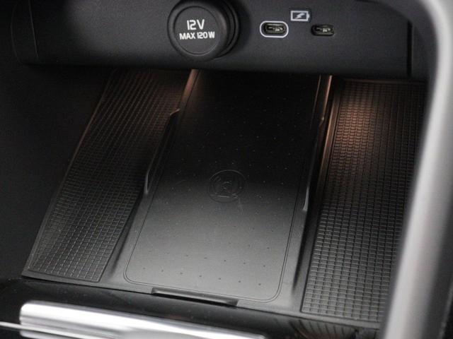 Ｃ４０リチャージ リチャージ　プラスシングルモーター　電気自動車　パノラマルーフ　社内使用車　Ｇｏｏｇｌｅ　ドラレコ　１９インチダイヤモンドカットブラックＡＷ　前後シートヒーター　ステアリングホイールヒーター　ワイヤレススマホチャージ　パワーテールゲート（24枚目）