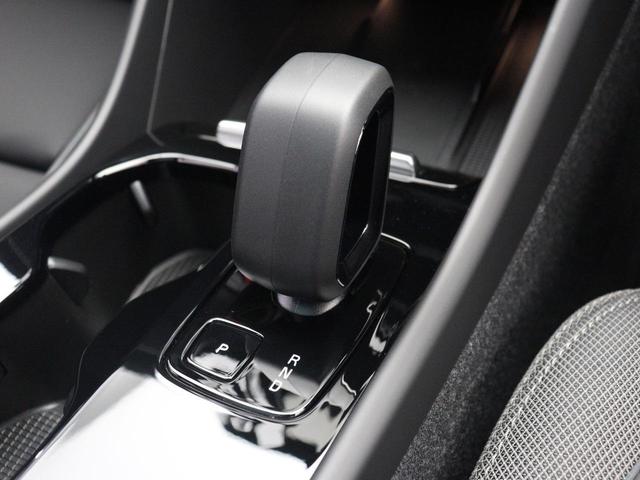 Ｃ４０リチャージ リチャージ　プラスシングルモーター　電気自動車　パノラマルーフ　社内使用車　Ｇｏｏｇｌｅ　ドラレコ　１９インチダイヤモンドカットブラックＡＷ　前後シートヒーター　ステアリングホイールヒーター　ワイヤレススマホチャージ　パワーテールゲート（25枚目）