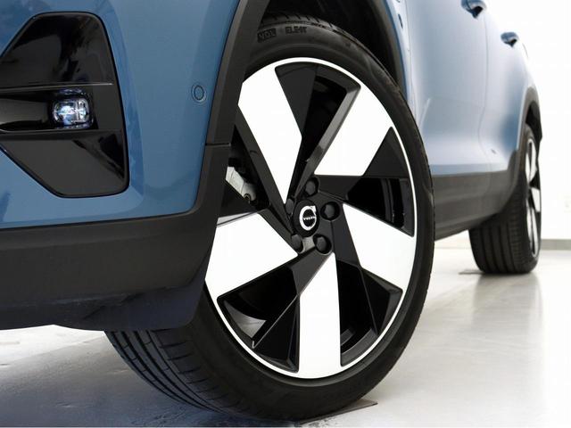Ｃ４０リチャージ リチャージ　ツイン　電気自動車　パノラマルーフ　ピクセルＬＥＤ　Ｇｏｏｇｌｅ　ドラレコ　前後シートヒーター　ステアリングホイールヒーター　ｈａｒｍａｎ／ｋａｒｄｏｎ　ワイヤレススマホチャージ　２０ＡＷ　パワーテールゲート（12枚目）