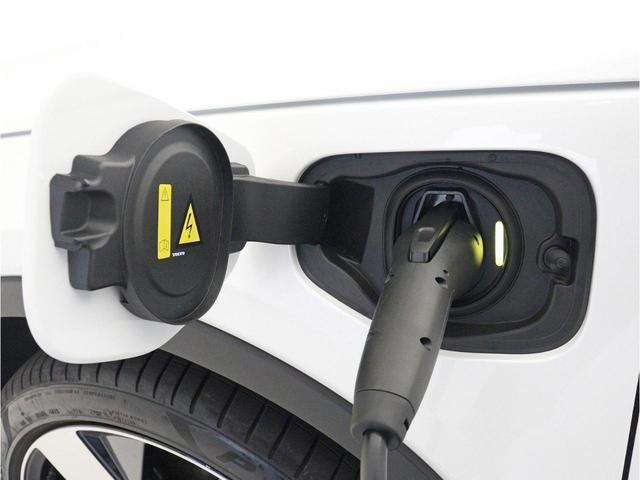 Ｃ４０リチャージ リチャージ　アルティメットツインモーター　電気自動車　パノラマルーフ　ピクセルＬＥＤ　ｈａｒｍａｎ／ｋａｒｄｏｎ　前後シートヒーター　ステアリングホイールヒーター　クリスタルシフトノブ　ワイヤレススマートフォンチャージ　パワーテールゲート（12枚目）