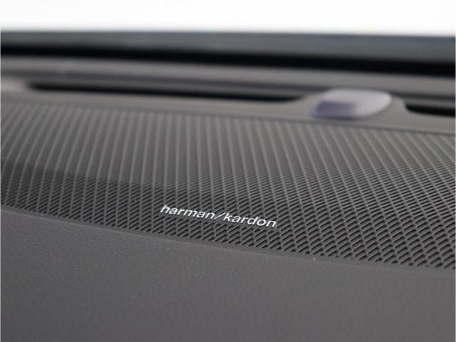 Ｖ６０ リチャージ　ＰＨＶ　Ｔ６　ＡＷＤ　インスクリプション　ＰＨＥＶ　パノラマサンルーフ　クライメートＰＫＧ　白革　ｈａｒｍａｎ／ｋａｒｄｏｎ　前後シートヒーター　ステアリングヒーター　リラクゼーション機能　クリスタルシフトノブ　パワーテールゲート　１９ＡＷ（16枚目）