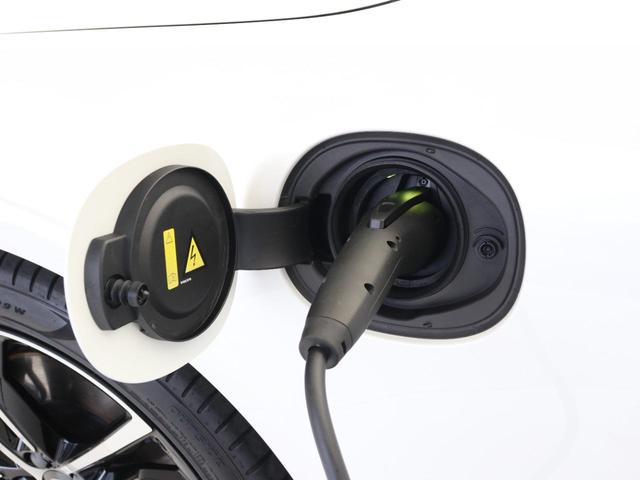 Ｓ９０ リチャージアルティメットＴ８　ＡＷＤプラグインＨＶ　ＰＨＥＶ　サンルーフ　エアサス　Ｇｏｏｇｌｅ　ドラレコ　ロングバッテリー　白革　ｈａｒｍａｎ／ｋａｒｄｏｎ　リラクゼーション機能　シートエアコン　クリスタルシフトノブ　グレーアッシュウッドパネル（8枚目）