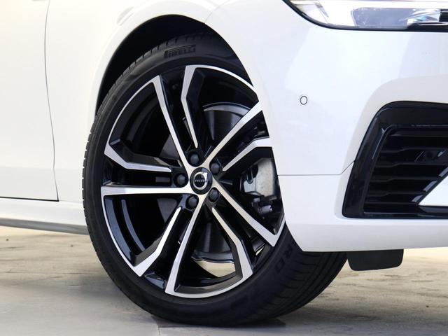 Ｓ９０ リチャージアルティメットＴ８　ＡＷＤプラグインＨＶ　ＰＨＥＶ　サンルーフ　エアサス　Ｇｏｏｇｌｅ　ドラレコ　ロングバッテリー　白革　ｈａｒｍａｎ／ｋａｒｄｏｎ　リラクゼーション機能　シートエアコン　クリスタルシフトノブ　グレーアッシュウッドパネル（9枚目）