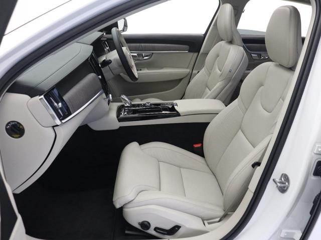 Ｓ９０ リチャージアルティメットＴ８　ＡＷＤプラグインＨＶ　ＰＨＥＶ　サンルーフ　エアサス　Ｇｏｏｇｌｅ　ドラレコ　ロングバッテリー　白革　ｈａｒｍａｎ／ｋａｒｄｏｎ　リラクゼーション機能　シートエアコン　クリスタルシフトノブ　グレーアッシュウッドパネル（12枚目）