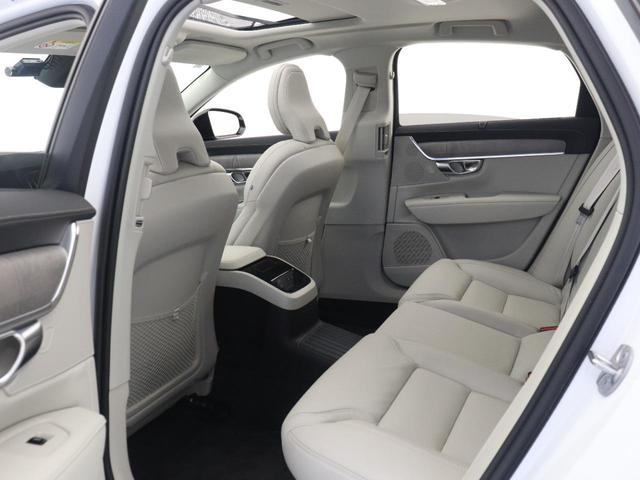 Ｓ９０ リチャージアルティメットＴ８　ＡＷＤプラグインＨＶ　ＰＨＥＶ　サンルーフ　エアサス　Ｇｏｏｇｌｅ　ドラレコ　ロングバッテリー　白革　ｈａｒｍａｎ／ｋａｒｄｏｎ　リラクゼーション機能　シートエアコン　クリスタルシフトノブ　グレーアッシュウッドパネル（13枚目）