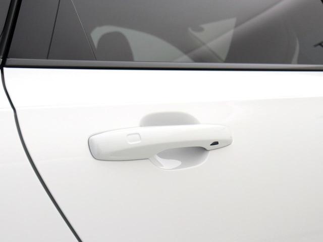 Ｓ９０ リチャージアルティメットＴ８　ＡＷＤプラグインＨＶ　ＰＨＥＶ　サンルーフ　エアサス　Ｇｏｏｇｌｅ　ドラレコ　ロングバッテリー　白革　ｈａｒｍａｎ／ｋａｒｄｏｎ　リラクゼーション機能　シートエアコン　クリスタルシフトノブ　グレーアッシュウッドパネル（27枚目）