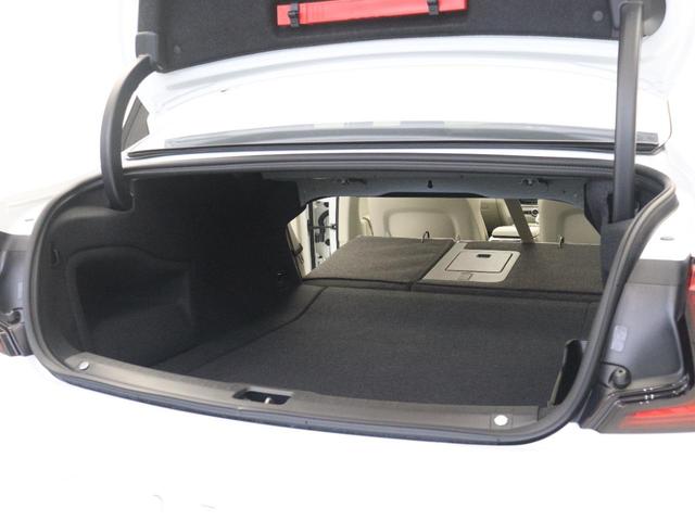 Ｓ９０ リチャージアルティメットＴ８　ＡＷＤプラグインＨＶ　ＰＨＥＶ　サンルーフ　エアサス　Ｇｏｏｇｌｅ　ドラレコ　ロングバッテリー　白革　ｈａｒｍａｎ／ｋａｒｄｏｎ　リラクゼーション機能　シートエアコン　クリスタルシフトノブ　グレーアッシュウッドパネル（33枚目）