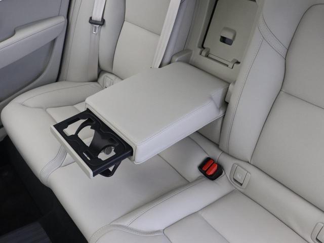 Ｓ９０ リチャージアルティメットＴ８　ＡＷＤプラグインＨＶ　ＰＨＥＶ　サンルーフ　エアサス　Ｇｏｏｇｌｅ　ドラレコ　ロングバッテリー　白革　ｈａｒｍａｎ／ｋａｒｄｏｎ　リラクゼーション機能　シートエアコン　クリスタルシフトノブ　グレーアッシュウッドパネル（40枚目）