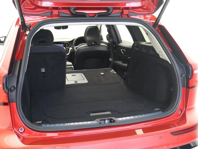 Ｖ６０ リチャジアルティメットＴ６ＡＷＤプラグインハイブリド　ＰＨＥＶ　サンルーフ　Ｇｏｏｇｌｅ　ドラレコ　ｈａｒｍａｎ／ｋａｒｄｏｎ　シートエアコン　リラクゼーション機能　１９インチダイヤモンドカットＡＷ　クリスタルシフトノブ　ドリフトウッドパネル（33枚目）