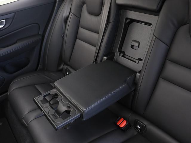 Ｖ６０ リチャジアルティメットＴ６ＡＷＤプラグインハイブリド　ＰＨＥＶ　サンルーフ　Ｇｏｏｇｌｅ　ドラレコ　ｈａｒｍａｎ／ｋａｒｄｏｎ　シートエアコン　リラクゼーション機能　１９インチダイヤモンドカットＡＷ　クリスタルシフトノブ　ドリフトウッドパネル（41枚目）