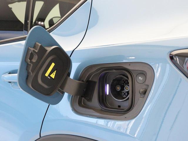 Ｃ４０リチャージ リチャージ　ツイン　電気自動車　パノラマルーフ　ピクセルＬＥＤヘッドライト　ドラレコ　ｈａｒｍａｎ／ｋａｒｄｏｎ　前後シートヒーター　ステアリングホイールヒーター　ワイヤレススマホチャージ　パワーテールゲート　２０ＡＷ（10枚目）