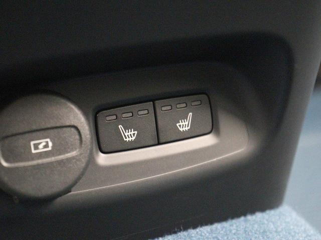 Ｃ４０リチャージ リチャージ　ツイン　電気自動車　パノラマルーフ　ピクセルＬＥＤヘッドライト　ドラレコ　ｈａｒｍａｎ／ｋａｒｄｏｎ　前後シートヒーター　ステアリングホイールヒーター　ワイヤレススマホチャージ　パワーテールゲート　２０ＡＷ（18枚目）
