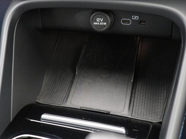 Ｃ４０リチャージ リチャージ　ツイン　電気自動車　パノラマルーフ　ピクセルＬＥＤヘッドライト　ドラレコ　ｈａｒｍａｎ／ｋａｒｄｏｎ　前後シートヒーター　ステアリングホイールヒーター　ワイヤレススマホチャージ　パワーテールゲート　２０ＡＷ（24枚目）
