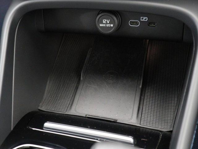 Ｃ４０リチャージ リチャージ　ツイン　電気自動車　パノラマガラスルーフ　ピクセルＬＥＤ　Ｇｏｏｇｌｅ搭載　前後純正ドラレコ　ｈａｒｍａｎ／ｋａｒｄｏｎ　前後シートヒーター　ワイヤレススマホチャージ　パワーテールゲート　２０インチＡＷ（24枚目）