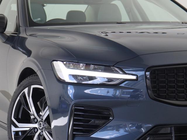 Ｓ６０ リチャジアルティメットＴ６ＡＷＤプラグインハイブリド　ＰＨＥＶ　パノラマサンルーフ　Ｇｏｏｇｌｅ　ドラレコ　ｈａｒｍａｎ／ｋａｒｄｏｎ　デニムブルーメタリック　１９ＡＷ　前後シートヒーター　ステアリングヒーター　クリスタルシフトノブ　ドリフトウッドパネル（24枚目）