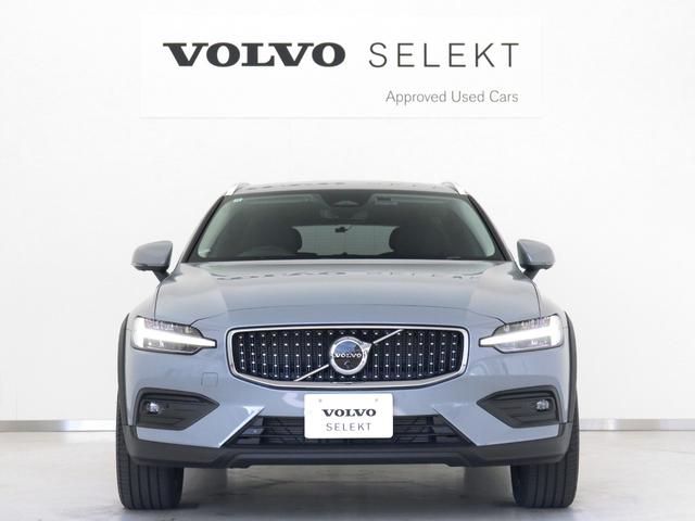 Ｖ６０ クロスカントリー　プラス　Ｂ５　ＡＷＤ　Ｇｏｏｇｌｅ搭載　前後純正ドラレコ　４８Ｖ　ヴェイパーグレーメタリック　ダークティンテッドガラス　前後シートヒーター　ステアリングヒーター　１８インチダイヤモンドカットＡＷ　ワイヤレススマホチャージ（8枚目）