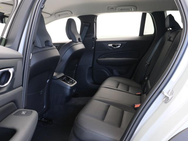 Ｖ６０ クロスカントリー　プラス　Ｂ５　ＡＷＤ　Ｇｏｏｇｌｅ搭載　前後純正ドラレコ　４８Ｖ　ヴェイパーグレーメタリック　ダークティンテッドガラス　前後シートヒーター　ステアリングヒーター　１８インチダイヤモンドカットＡＷ　ワイヤレススマホチャージ（12枚目）