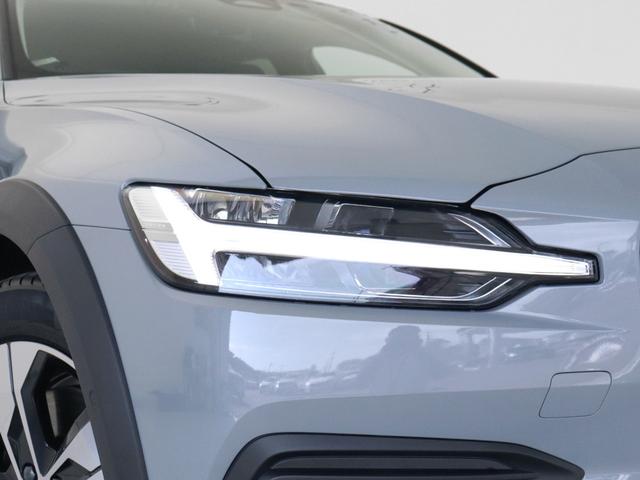 Ｖ６０ クロスカントリー　プラス　Ｂ５　ＡＷＤ　Ｇｏｏｇｌｅ搭載　前後純正ドラレコ　４８Ｖ　ヴェイパーグレーメタリック　ダークティンテッドガラス　前後シートヒーター　ステアリングヒーター　１８インチダイヤモンドカットＡＷ　ワイヤレススマホチャージ（23枚目）
