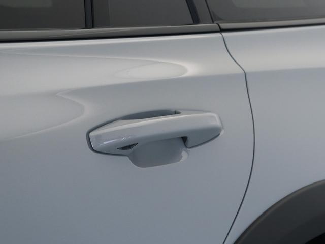 Ｖ６０ クロスカントリー　プラス　Ｂ５　ＡＷＤ　Ｇｏｏｇｌｅ搭載　前後純正ドラレコ　４８Ｖ　ヴェイパーグレーメタリック　ダークティンテッドガラス　前後シートヒーター　ステアリングヒーター　１８インチダイヤモンドカットＡＷ　ワイヤレススマホチャージ（25枚目）