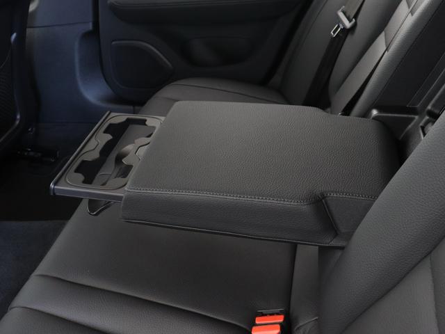 Ｖ６０ クロスカントリー　プラス　Ｂ５　ＡＷＤ　Ｇｏｏｇｌｅ搭載　前後純正ドラレコ　４８Ｖ　ヴェイパーグレーメタリック　ダークティンテッドガラス　前後シートヒーター　ステアリングヒーター　１８インチダイヤモンドカットＡＷ　ワイヤレススマホチャージ（40枚目）