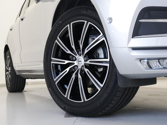 ＸＣ６０ Ｂ５　ＡＷＤ　インスクリプション　前後純正ドラレコ　４８Ｖ　ｈａｒｍａｎ／ｋａｒｄｏｎ　１９インチＡＷ　前後シートヒーター　ステアリングホイールヒーター　クリスタルシフトノブ　パワーテールゲート　３６０°カメラ　ドリフトウッドパネル（6枚目）