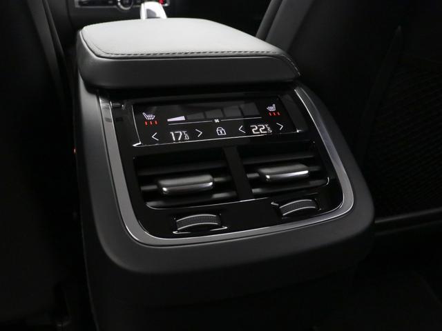ＸＣ６０ Ｂ５　ＡＷＤ　インスクリプション　前後純正ドラレコ　４８Ｖ　ｈａｒｍａｎ／ｋａｒｄｏｎ　１９インチＡＷ　前後シートヒーター　ステアリングホイールヒーター　クリスタルシフトノブ　パワーテールゲート　３６０°カメラ　ドリフトウッドパネル（12枚目）