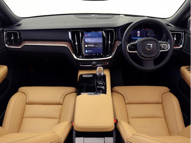 Ｖ６０ ウルトラ　Ｔ６　ＡＷＤ　プラグインハイブリッド　ＰＨＥＶ　電動パノラマサンルーフ　Ｇｏｏｇｌｅ搭載　ドラレコ　ｈａｒｍａｎ／ｋａｒｄｏｎプレミアムサウンド　茶革　リニアライムウッドパネル　クリスタルシフトノブ　１９インチＡＷ　前後シートヒーター（4枚目）