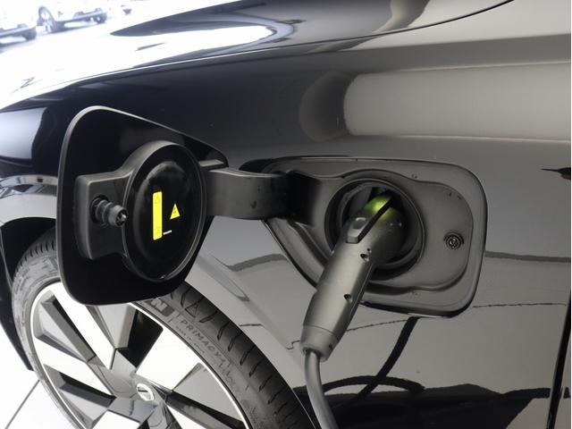 Ｖ６０ ウルトラ　Ｔ６　ＡＷＤ　プラグインハイブリッド　ＰＨＥＶ　電動パノラマサンルーフ　Ｇｏｏｇｌｅ搭載　ドラレコ　ｈａｒｍａｎ／ｋａｒｄｏｎプレミアムサウンド　茶革　リニアライムウッドパネル　クリスタルシフトノブ　１９インチＡＷ　前後シートヒーター（8枚目）