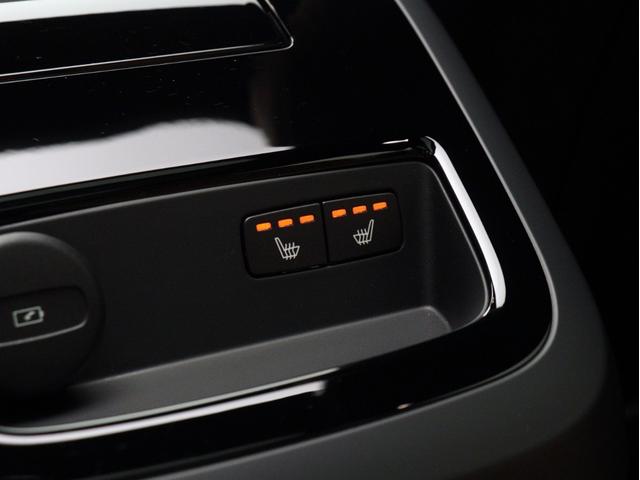 Ｖ６０ ウルトラ　Ｔ６　ＡＷＤ　プラグインハイブリッド　ＰＨＥＶ　電動パノラマサンルーフ　Ｇｏｏｇｌｅ搭載　ドラレコ　ｈａｒｍａｎ／ｋａｒｄｏｎプレミアムサウンド　茶革　リニアライムウッドパネル　クリスタルシフトノブ　１９インチＡＷ　前後シートヒーター（15枚目）