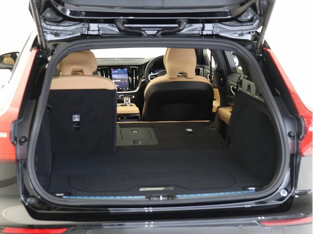 Ｖ６０ ウルトラ　Ｔ６　ＡＷＤ　プラグインハイブリッド　ＰＨＥＶ　電動パノラマサンルーフ　Ｇｏｏｇｌｅ搭載　ドラレコ　ｈａｒｍａｎ／ｋａｒｄｏｎプレミアムサウンド　茶革　リニアライムウッドパネル　クリスタルシフトノブ　１９インチＡＷ　前後シートヒーター（30枚目）