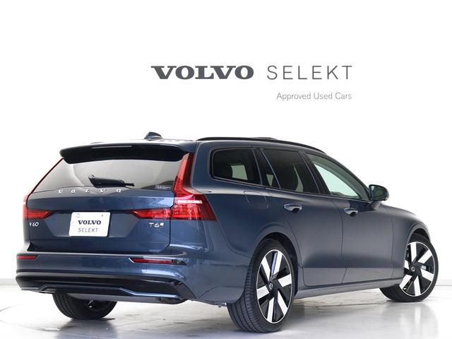 Ｖ６０ ウルトラ　Ｔ６　ＡＷＤ　プラグインハイブリッド　ＰＨＥＶ　電動パノラマサンルーフ　Ｂ＆Ｗプレミアムサウンド　２０２５年モデル　Ｇｏｏｇｌｅ搭載　前後純正ドラレコ　デニムブルーメタリック　白革　クリスタルシフトノブ　パワーテールゲート　３６０°カメラ（8枚目）