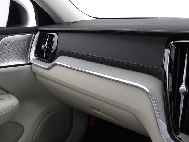 Ｖ６０ ウルトラ　Ｔ６　ＡＷＤ　プラグインハイブリッド　ＰＨＥＶ　電動パノラマサンルーフ　Ｂ＆Ｗプレミアムサウンド　２０２５年モデル　Ｇｏｏｇｌｅ搭載　前後純正ドラレコ　デニムブルーメタリック　白革　クリスタルシフトノブ　パワーテールゲート　３６０°カメラ（17枚目）