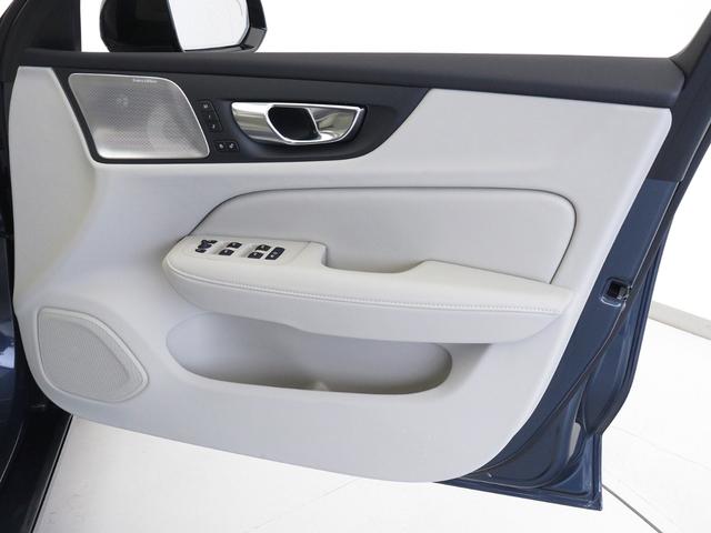 Ｖ６０ ウルトラ　Ｔ６　ＡＷＤ　プラグインハイブリッド　ＰＨＥＶ　電動パノラマサンルーフ　Ｂ＆Ｗプレミアムサウンド　２０２５年モデル　Ｇｏｏｇｌｅ搭載　前後純正ドラレコ　デニムブルーメタリック　白革　クリスタルシフトノブ　パワーテールゲート　３６０°カメラ（40枚目）