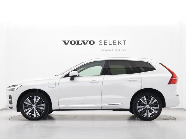 ＸＣ６０ リチャージ　ＰＨＶ　Ｔ６　ＡＷＤ　インスクリプション　ＰＨＥＶ　電動パノラマサンルーフ　エアサス　Ｇｏｏｇｌｅ搭載　前後純正ドラレコ　ｈａｒｍａｎ／ｋａｒｄｏｎ　２０インチＡＷ　白革　クリスタルシフトノブ　前後シートヒーター　ステアリングホイールヒーター（6枚目）