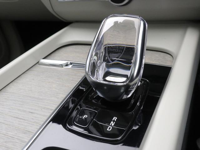 ＸＣ６０ リチャージ　ＰＨＶ　Ｔ６　ＡＷＤ　インスクリプション　ＰＨＥＶ　電動パノラマサンルーフ　エアサス　Ｇｏｏｇｌｅ搭載　前後純正ドラレコ　ｈａｒｍａｎ／ｋａｒｄｏｎ　２０インチＡＷ　白革　クリスタルシフトノブ　前後シートヒーター　ステアリングホイールヒーター（22枚目）