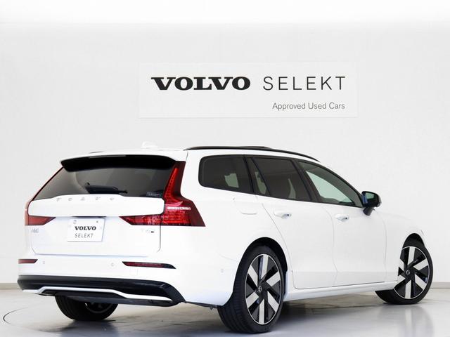 Ｖ６０ ウルトラ　Ｔ６　ＡＷＤ　プラグインハイブリッド　ＰＨＥＶ　電動パノラマサンルーフ　２０２５年モデル　Ｇｏｏｇｌｅ　ドラレコ　茶革　クリスタルシフトノブ　リニアライムウッドパネル　ベンチレーション機能　前後シートヒーター　ｈａｒｍａｎ／ｋａｒｄｏｎ（7枚目）