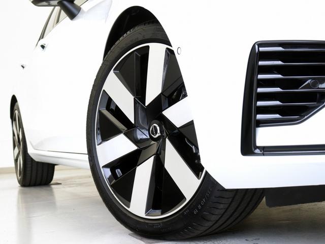Ｖ６０ ウルトラ　Ｔ６　ＡＷＤ　プラグインハイブリッド　ＰＨＥＶ　電動パノラマサンルーフ　２０２５年モデル　Ｇｏｏｇｌｅ　ドラレコ　茶革　クリスタルシフトノブ　リニアライムウッドパネル　ベンチレーション機能　前後シートヒーター　ｈａｒｍａｎ／ｋａｒｄｏｎ（9枚目）