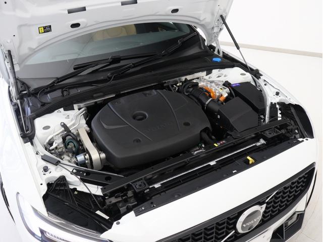 Ｖ６０ ウルトラ　Ｔ６　ＡＷＤ　プラグインハイブリッド　ＰＨＥＶ　電動パノラマサンルーフ　２０２５年モデル　Ｇｏｏｇｌｅ　ドラレコ　茶革　クリスタルシフトノブ　リニアライムウッドパネル　ベンチレーション機能　前後シートヒーター　ｈａｒｍａｎ／ｋａｒｄｏｎ（23枚目）