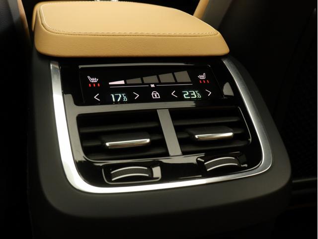 Ｖ９０ アルティメット　Ｂ５　電動パノラマサンルーフ　Ｇｏｏｇｌｅ搭載　ドラレコ　４８Ｖ　茶革　１９インチＡＷ　クリスタルシフトノブ　ピッチドオークウッドパネル　ベンチレーション機能　前後シートヒーター　ｈａｒｍａｎ／ｋａｒｄｏｎ（14枚目）