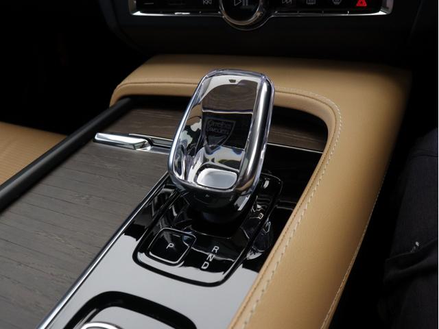 Ｖ９０ アルティメット　Ｂ５　電動パノラマサンルーフ　Ｇｏｏｇｌｅ搭載　ドラレコ　４８Ｖ　茶革　１９インチＡＷ　クリスタルシフトノブ　ピッチドオークウッドパネル　ベンチレーション機能　前後シートヒーター　ｈａｒｍａｎ／ｋａｒｄｏｎ（20枚目）